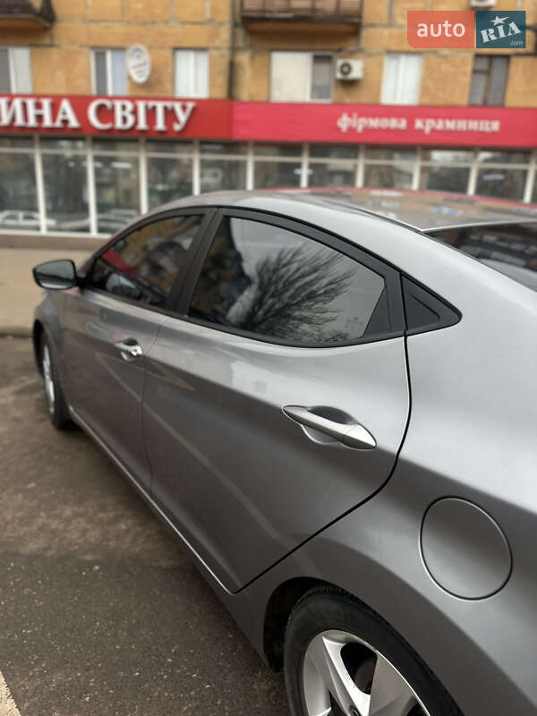 Седан Hyundai Elantra 2012 в Кривом Роге