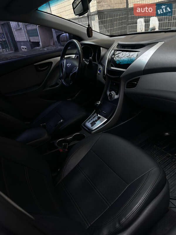 Седан Hyundai Elantra 2012 в Кривом Роге