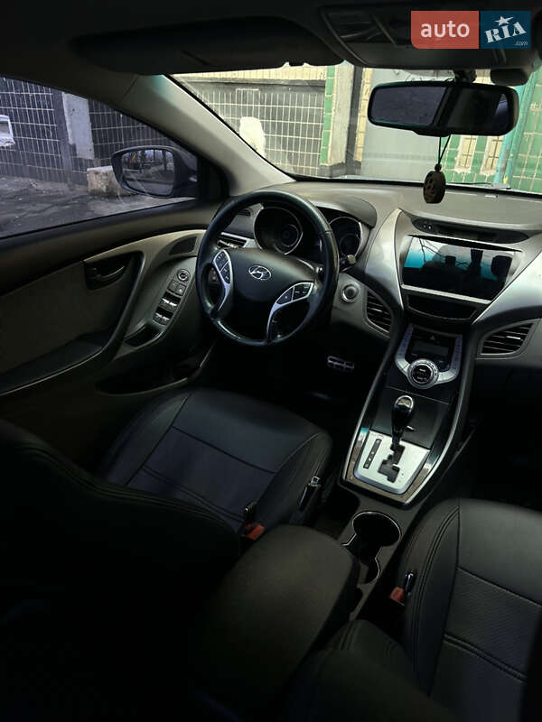 Седан Hyundai Elantra 2012 в Кривом Роге