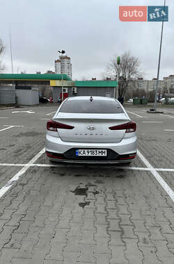 Седан Hyundai Elantra 2019 в Киеве