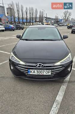 Седан Hyundai Elantra 2018 в Києві