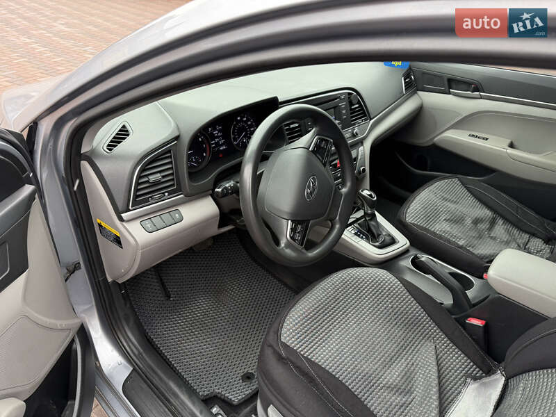 Седан Hyundai Elantra 2017 в Киеве