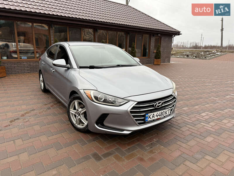 Седан Hyundai Elantra 2017 в Киеве