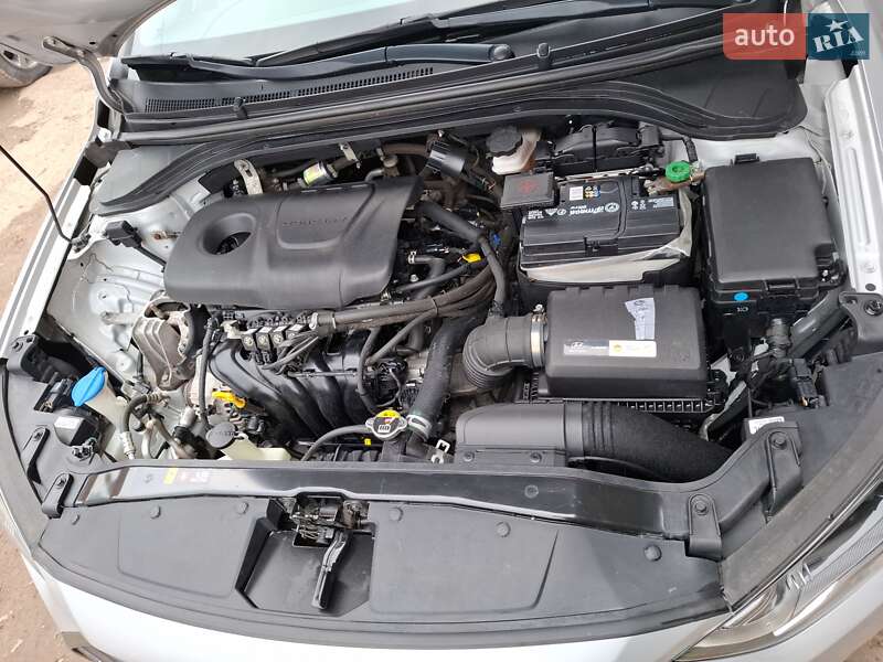 Седан Hyundai Elantra 2018 в Хмельницком