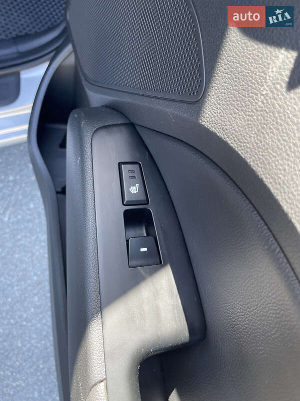 Седан Hyundai Elantra 2016 в Киеве