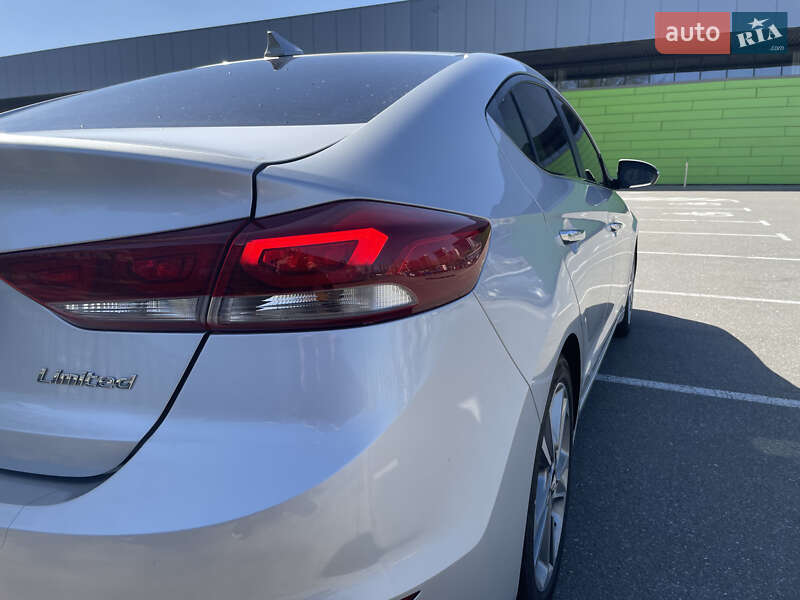 Седан Hyundai Elantra 2016 в Киеве