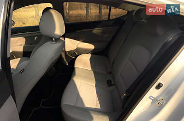 Седан Hyundai Elantra 2016 в 