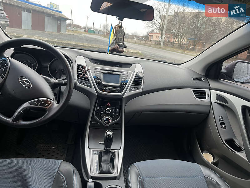 Седан Hyundai Elantra 2015 в Тальном