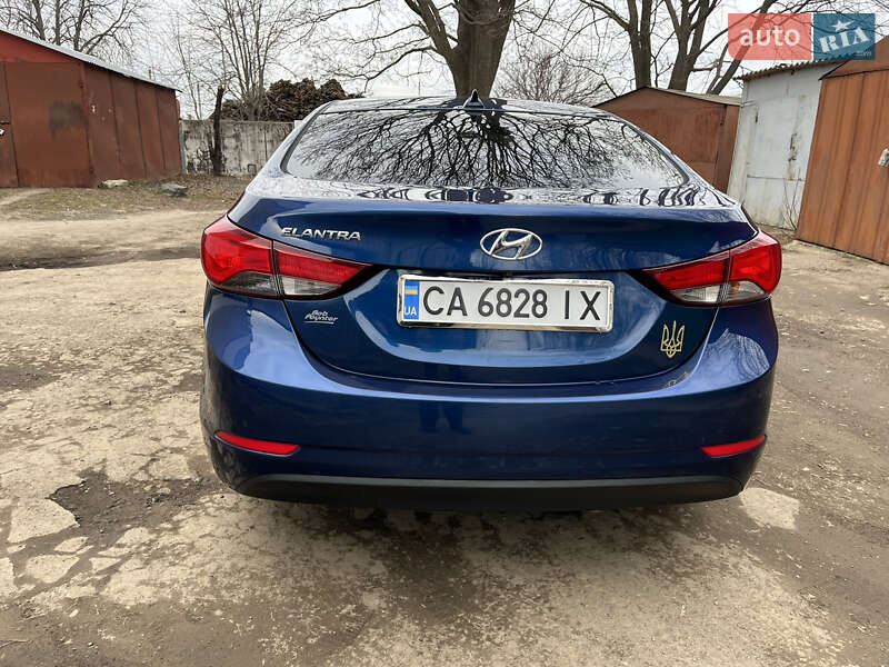 Седан Hyundai Elantra 2015 в Тальном