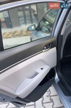 Седан Hyundai Elantra 2016 в 