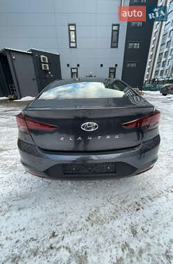 Седан Hyundai Elantra 2020 в Києві