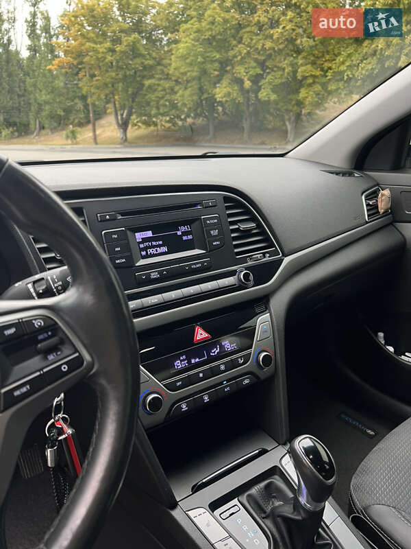 Седан Hyundai Elantra 2018 в Кременчуге