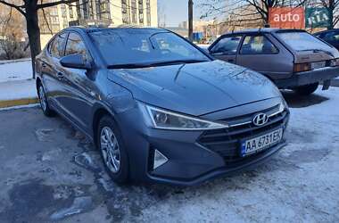 Седан Hyundai Elantra 2019 в Киеве