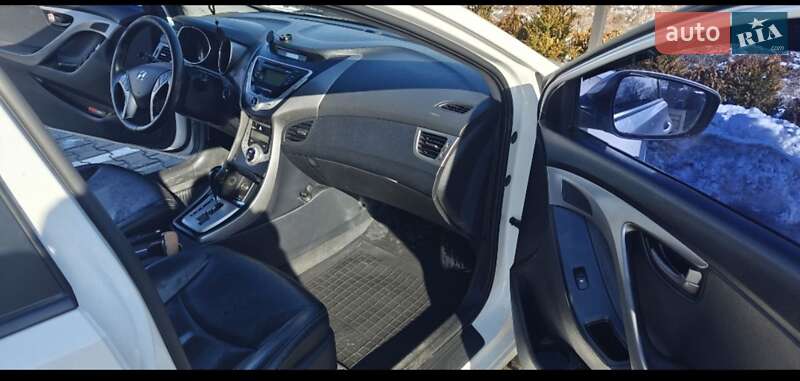 Седан Hyundai Elantra 2012 в Києві