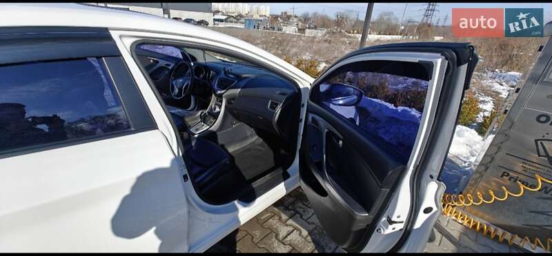 Седан Hyundai Elantra 2012 в Києві