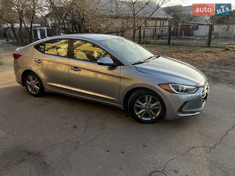 Седан Hyundai Elantra 2016 в Києві