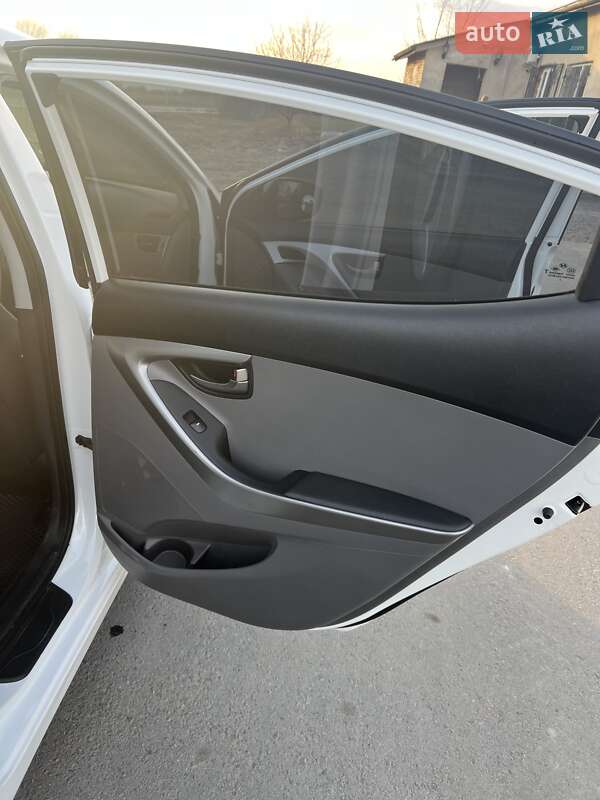 Седан Hyundai Elantra 2013 в Львове