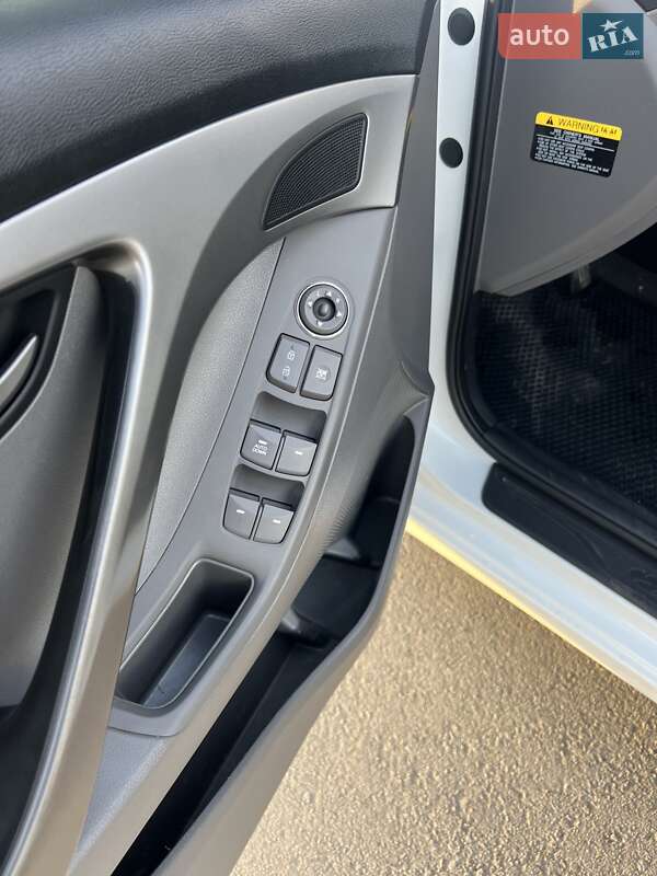 Седан Hyundai Elantra 2013 в Львове
