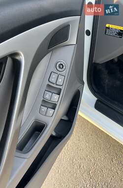 Седан Hyundai Elantra 2013 в 