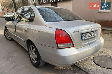 Седан Hyundai Elantra 2001 в Ровно