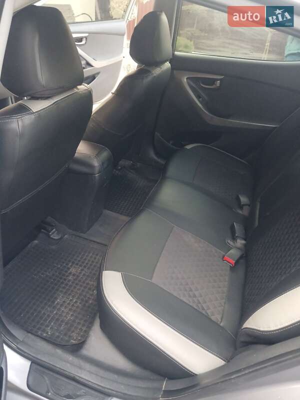 Седан Hyundai Elantra 2011 в Львове