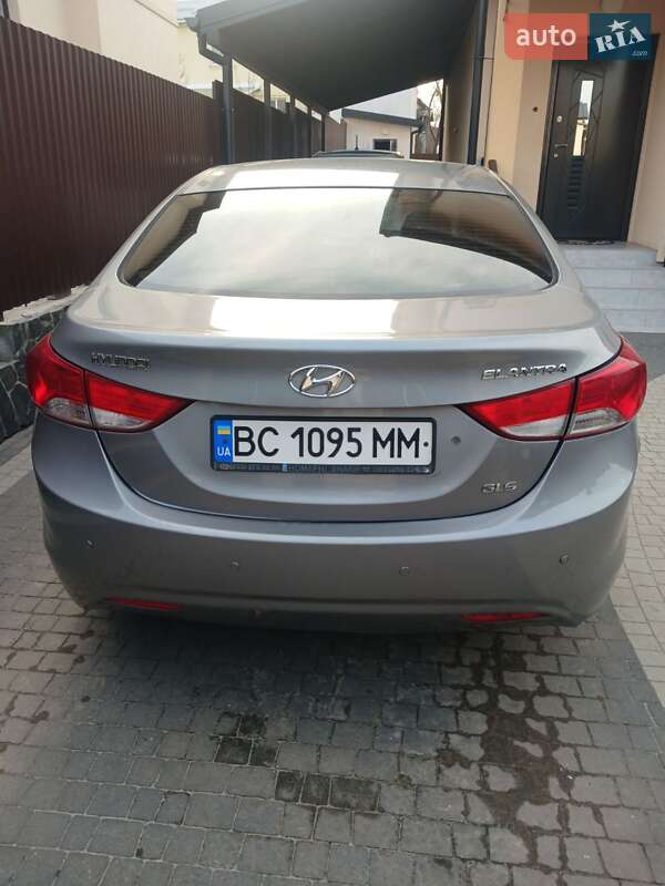 Седан Hyundai Elantra 2011 в Львове