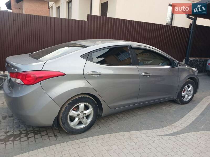 Седан Hyundai Elantra 2011 в Львове
