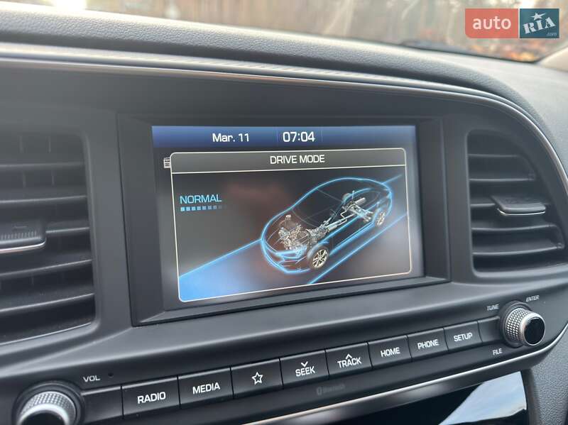 Седан Hyundai Elantra 2018 в Киеве