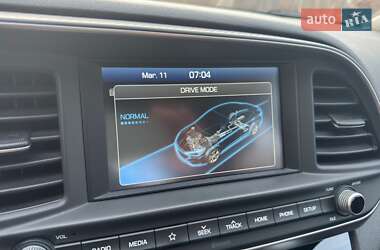 Седан Hyundai Elantra 2018 в 