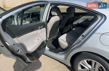 Седан Hyundai Elantra 2019 в 