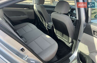 Седан Hyundai Elantra 2019 в 
