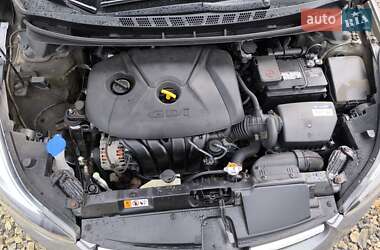 Седан Hyundai Elantra 2015 в 