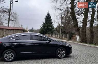 Седан Hyundai Elantra 2018 в Черновцах