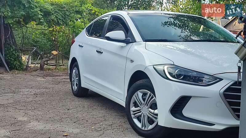Седан Hyundai Elantra 2016 в Києві