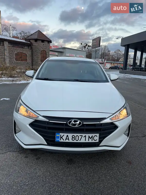 Седан Hyundai Elantra 2018 в 