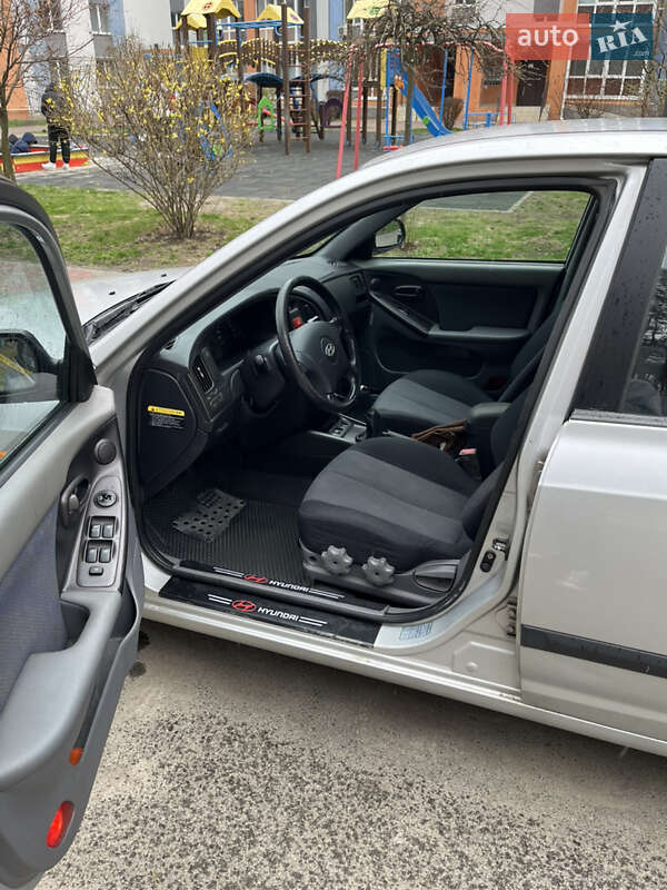Хетчбек Hyundai Elantra 2003 в Ірпені