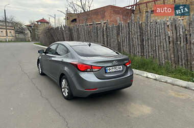 Седан Hyundai Elantra 2015 в 