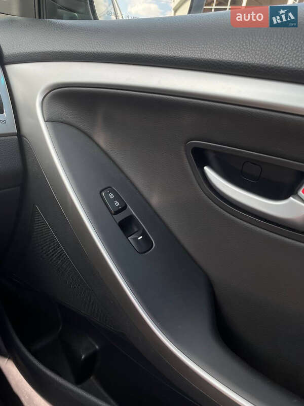 Хетчбек Hyundai Elantra 2013 в Черкасах