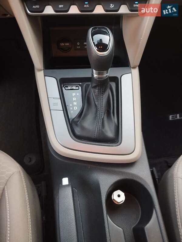 Седан Hyundai Elantra 2020 в Киеве