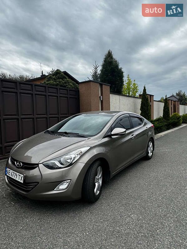 Седан Hyundai Elantra 2013 в Днепре