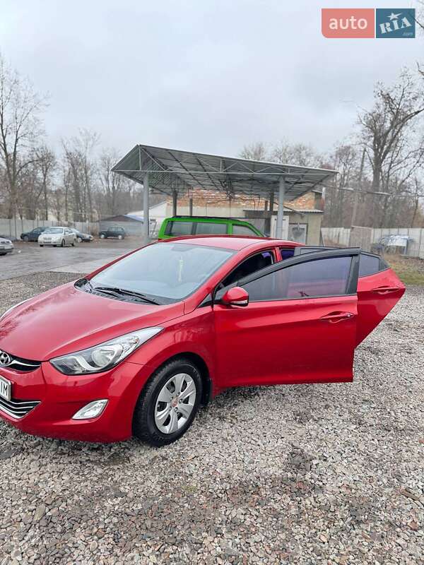 Седан Hyundai Elantra 2012 в Глобине