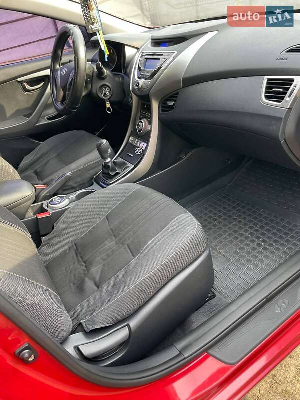 Седан Hyundai Elantra 2012 в Глобине