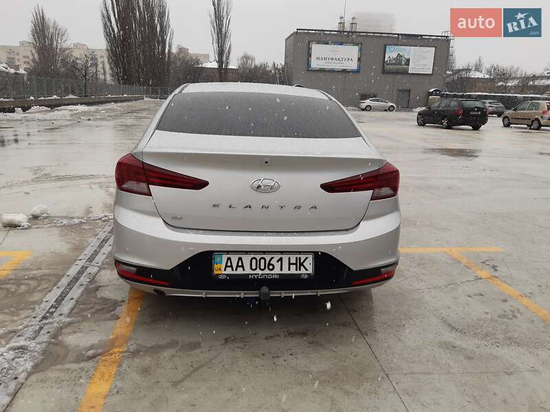Седан Hyundai Elantra 2018 в Киеве