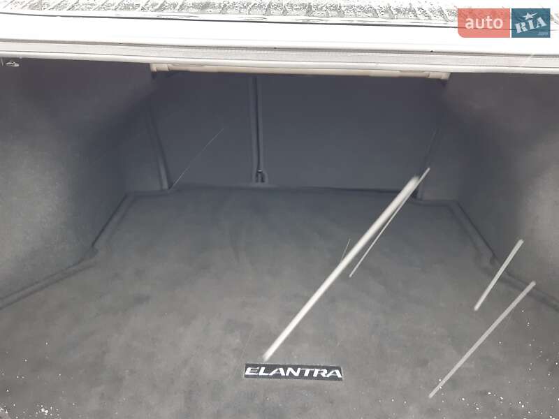 Седан Hyundai Elantra 2018 в Киеве