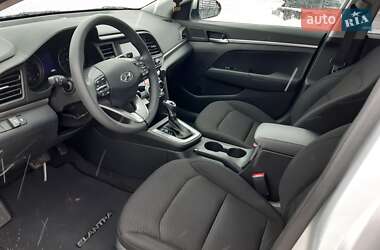 Седан Hyundai Elantra 2018 в Киеве