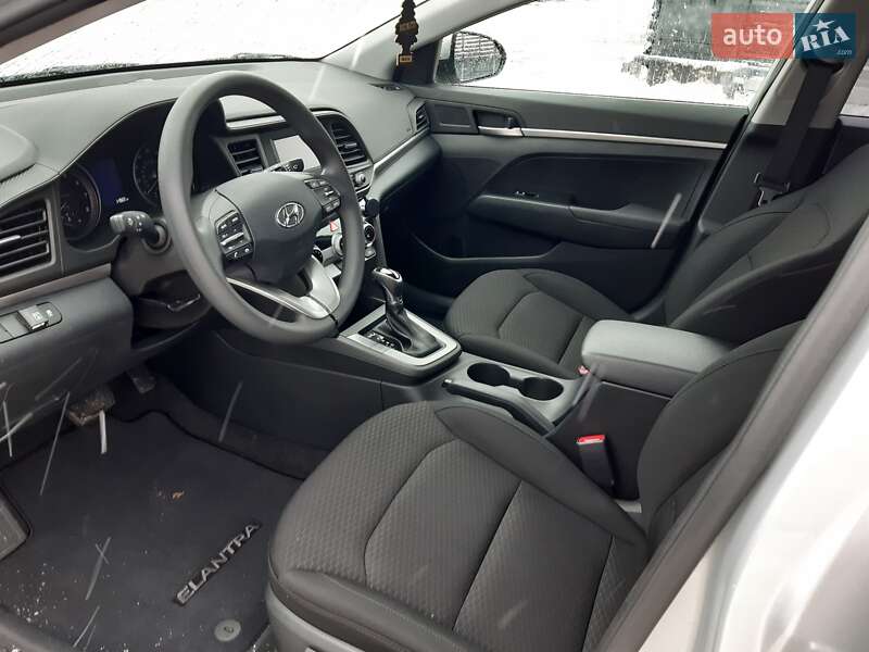 Седан Hyundai Elantra 2018 в Киеве