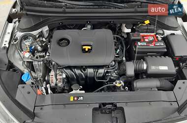Седан Hyundai Elantra 2018 в Киеве