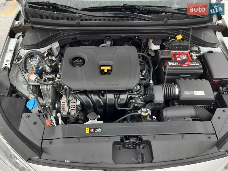 Седан Hyundai Elantra 2018 в Киеве