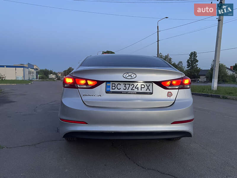 Седан Hyundai Elantra 2016 в Львове