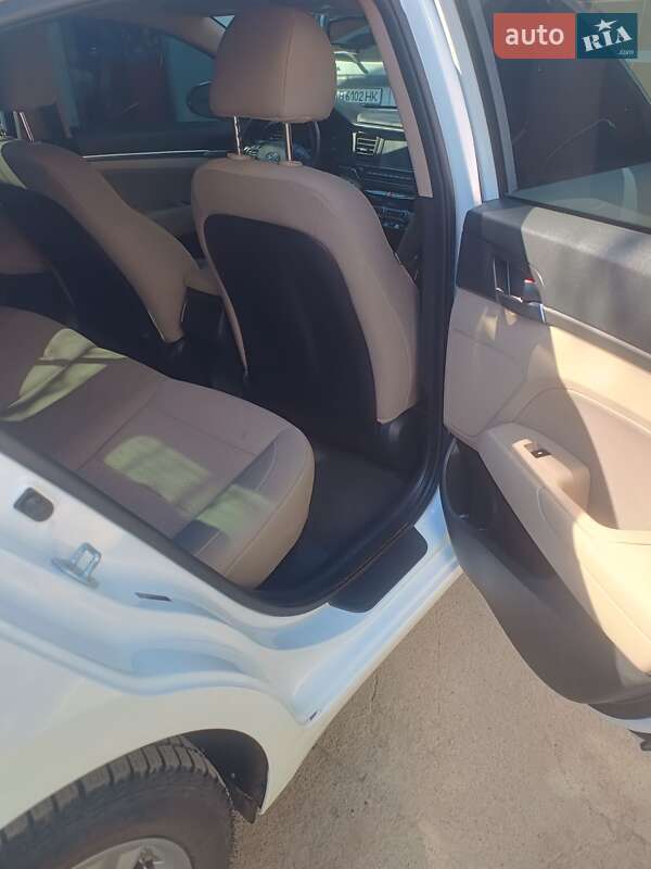 Седан Hyundai Elantra 2020 в Тульчині